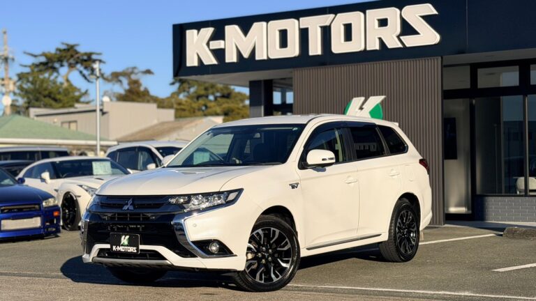 223_Outlander PHEV 01