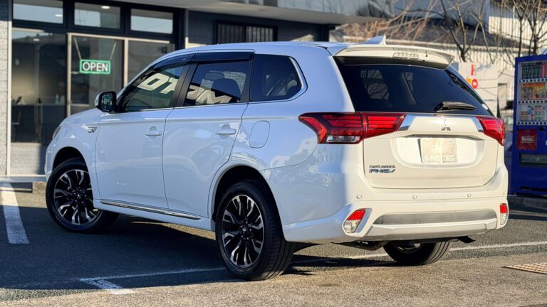 223_Outlander PHEV 06