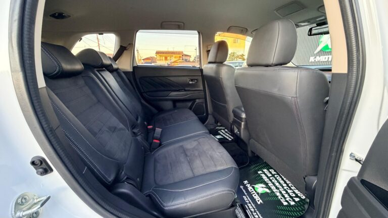 223_Outlander PHEV 08