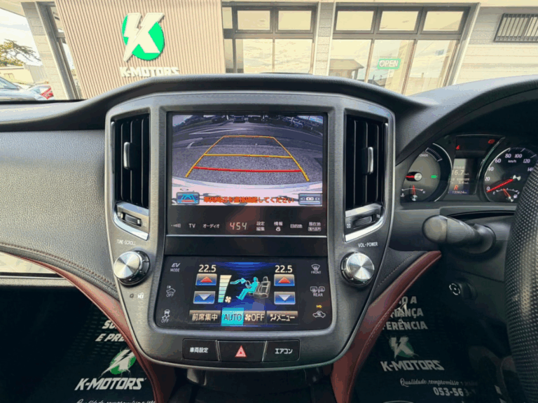 Toyota Crown Athlete Hybrid S (8)